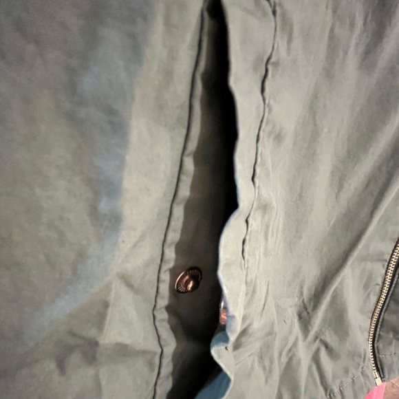 NWOT Forever 21 green lightweight coat size medium with gold hardware - Picture 9 of 11